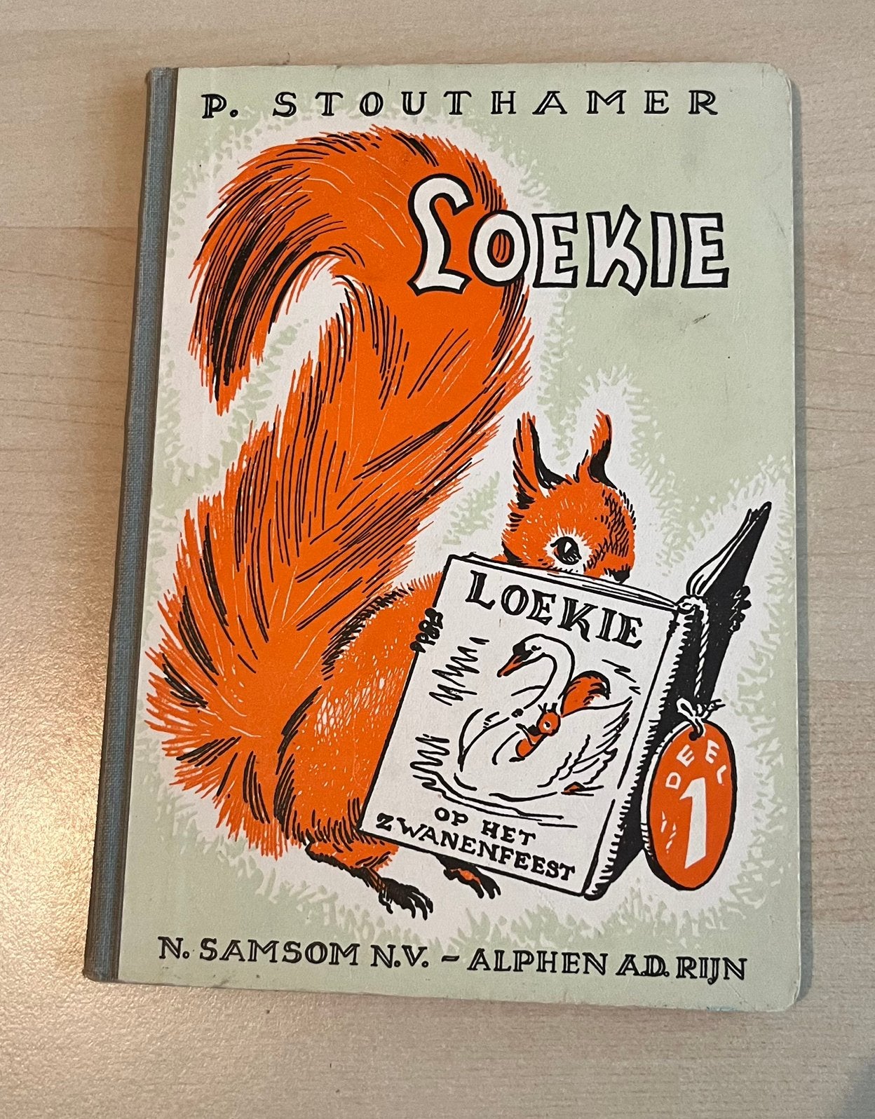 Loekie op het zwanenfeest, Ophalen of Verzenden, Gelezen