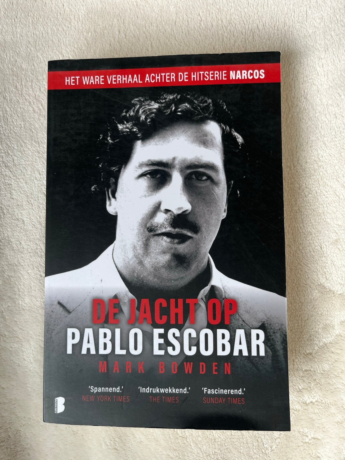 De Jacht op Pablo Escobar - Het ware verhaal achter Narcos, Ophalen of Verzenden, Zo goed als nieuw, Overige