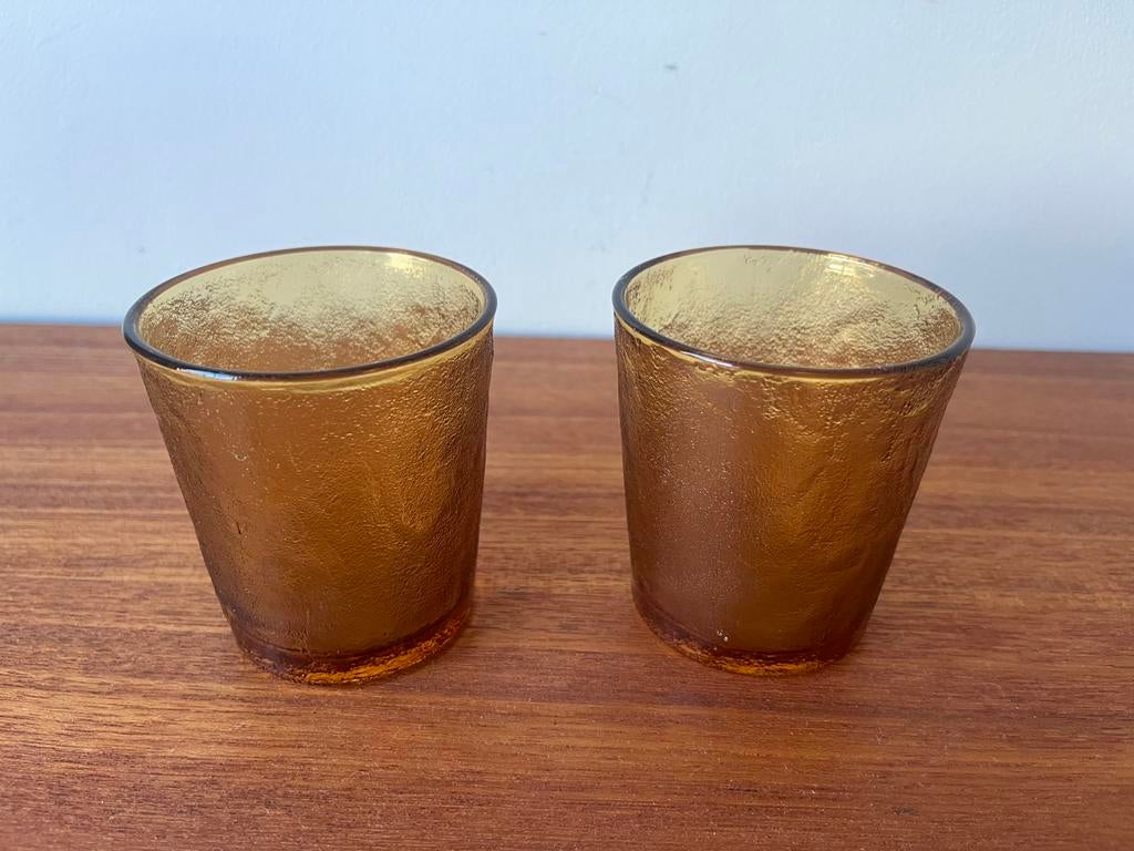 2  bruine Vintage Arcoroc glazen en 2 bruine schaaltjes, Ophalen of Verzenden, Overige stijlen, Glas, Schaal of Schalen