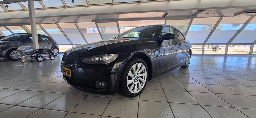 BMW 3-serie Coupé 320i automaat, Auto's, Automaat, Automatische klimaatregeling, Zwart, 4 cilinders