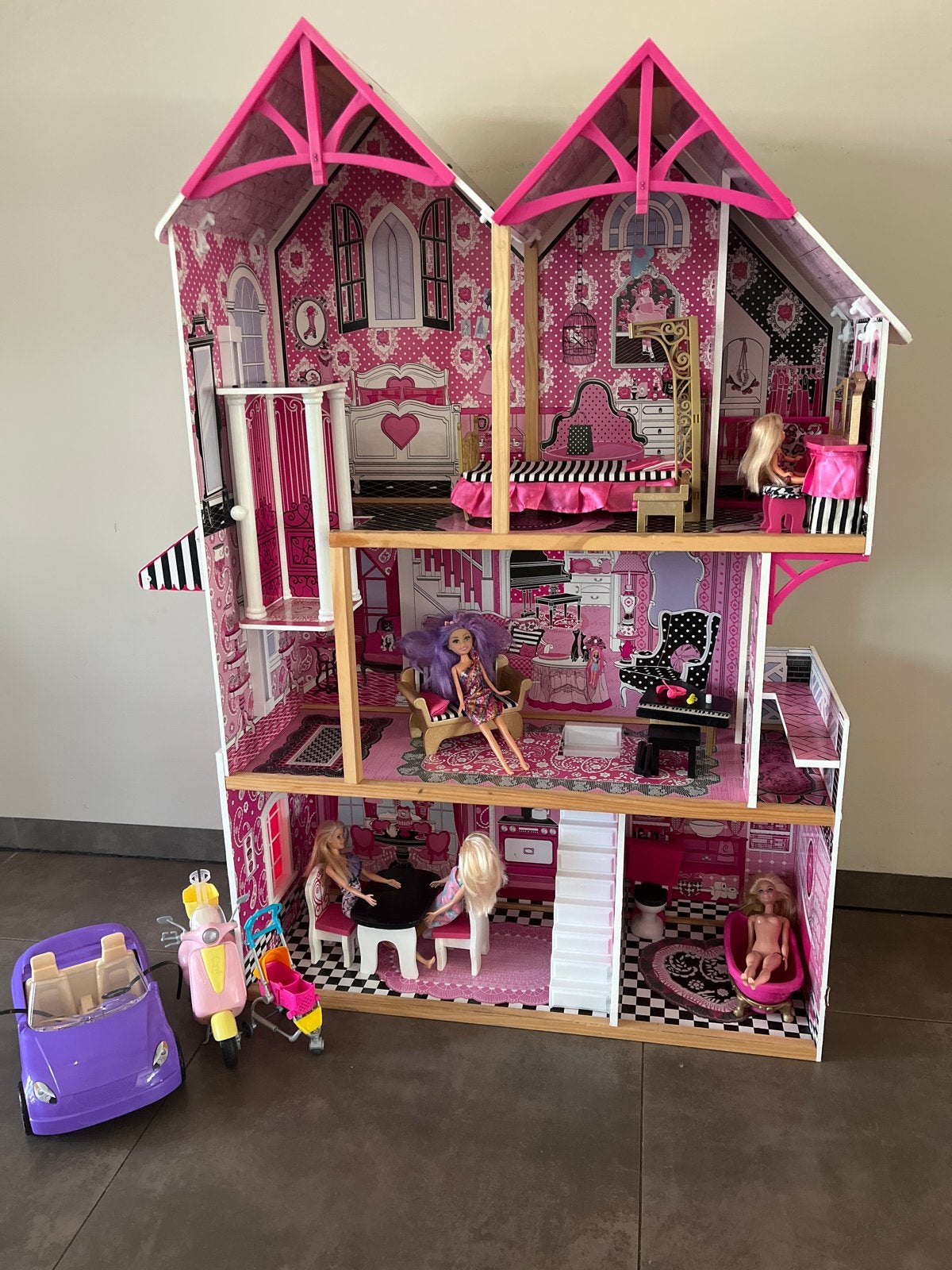 Groot Barbie Droomhuis met barbies,accessoires en voertuigen, Kinderen en Baby's, Speelgoed | Poppen, Gebruikt, Barbie, Ophalen