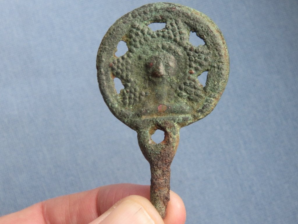 Knop van zonnegod in brons - ca. 2500 jaar oud - bodemvondst, Ophalen of Verzenden, Brons