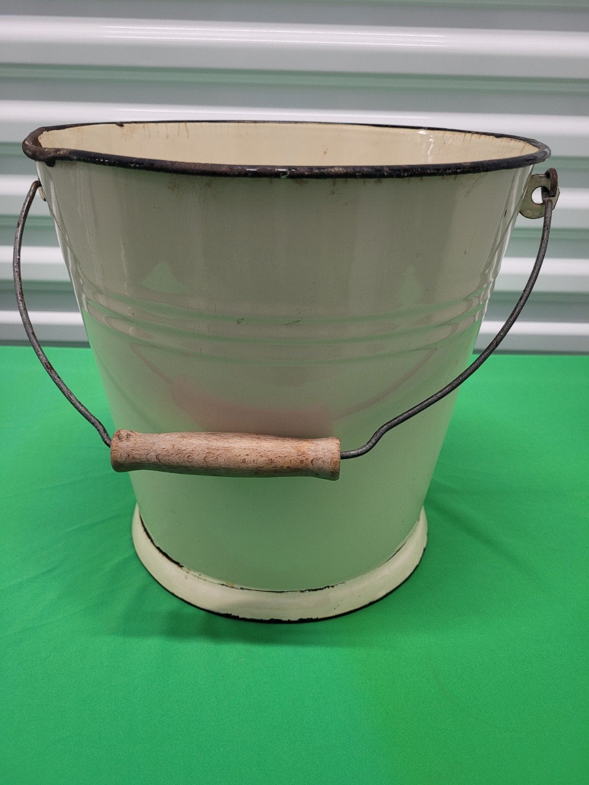 Vintage geëmailleerde emmer met houten handvat, Ophalen of Verzenden
