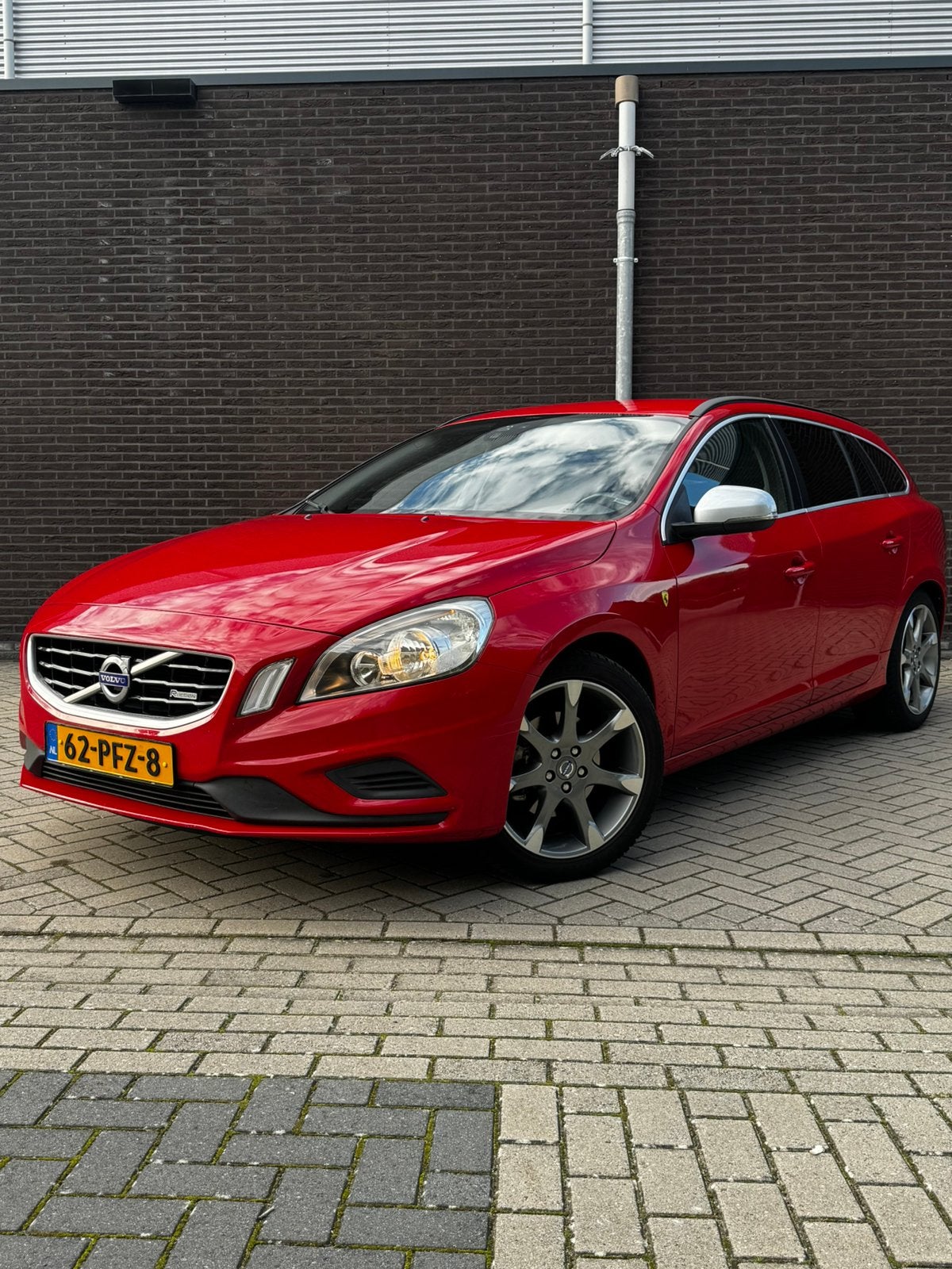 Volvo V60 T4 R Design, Leder, Cruise, Auto's, Voorwielaandrijving, 15 km/l, Zwart, 4 cilinders