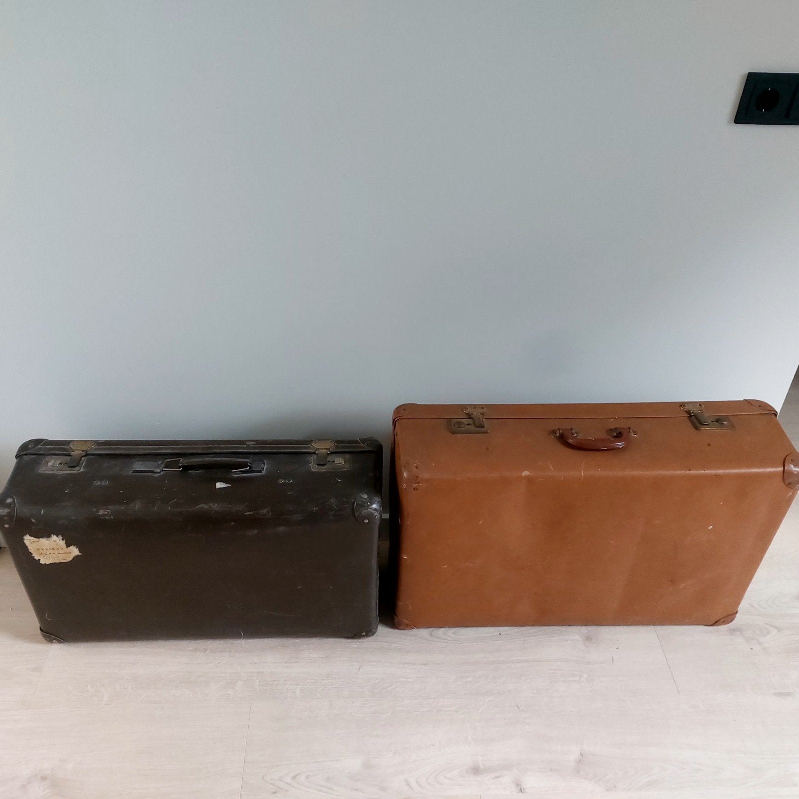 2 oude koffers, Ophalen, Gebruikt, Leer