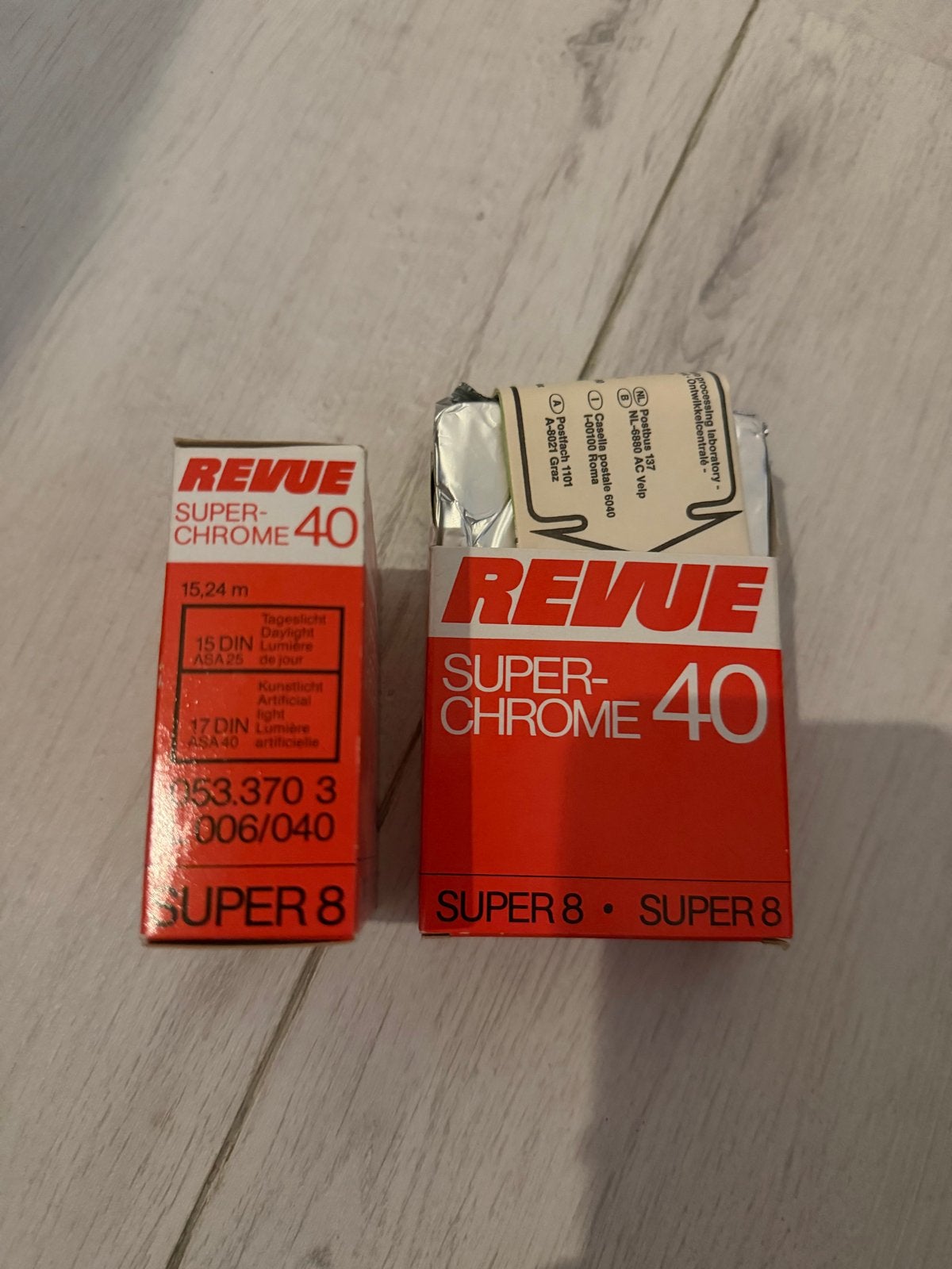 Revue Superchrome 40 Super 8 Film (2 stuks), Ophalen of Verzenden, 8mm film