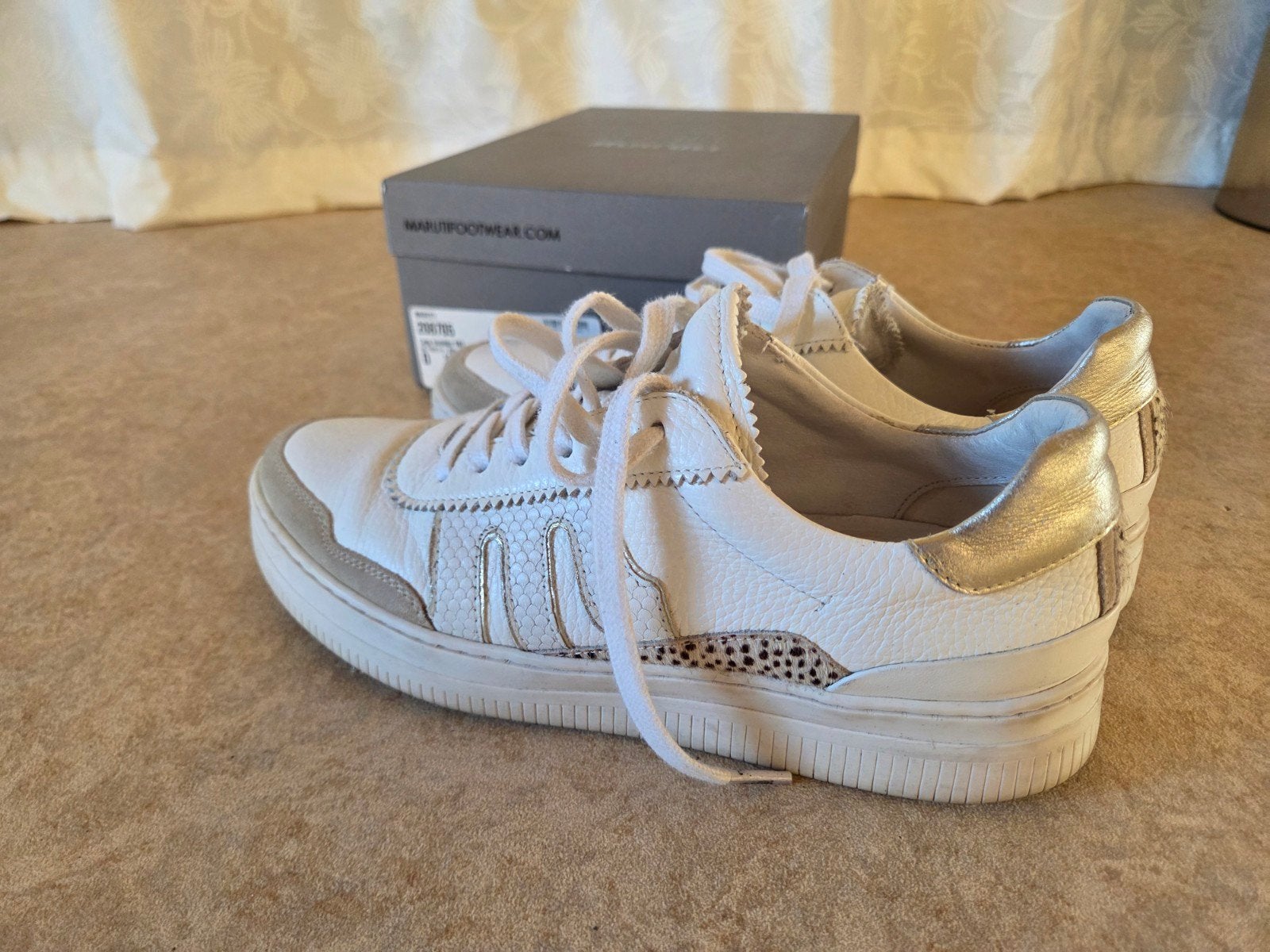 Maruti sneakers wit maat 41, zo goed als nieuw, Kleding | Dames, Wit, Ophalen of Verzenden, Maruti, Sneakers of Gympen