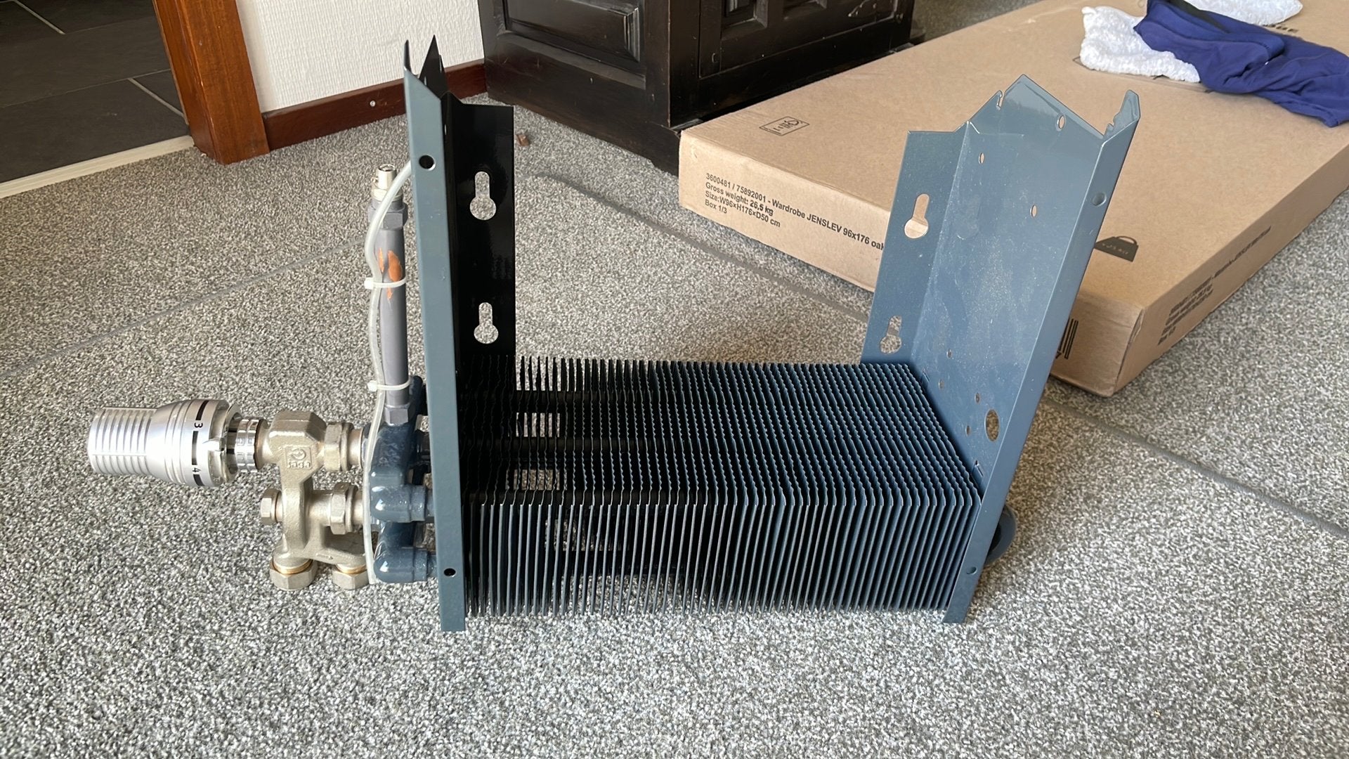 Keurige Jaga Strada convector, Ophalen, 30 tot 80 cm, Radiator, Minder dan 60 cm