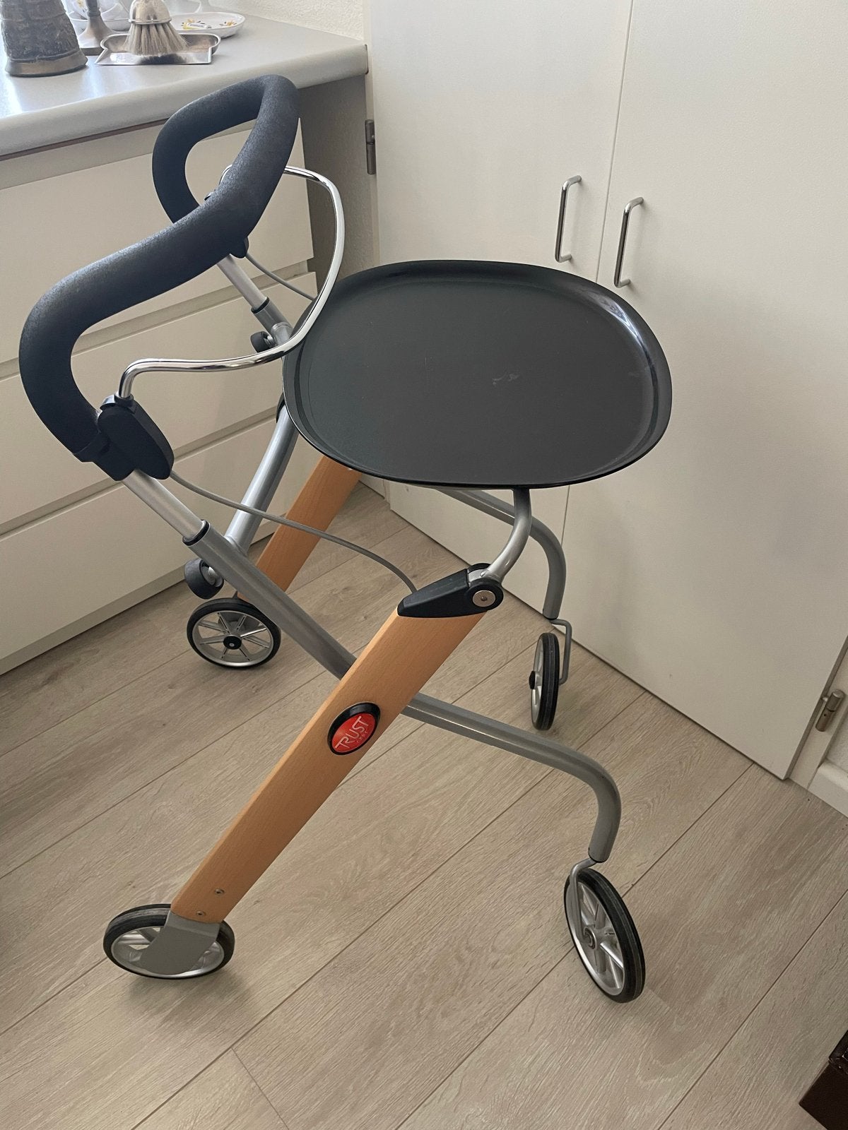 Binnen rollator van Trust, Ophalen, Lichtgewicht, Zo goed als nieuw