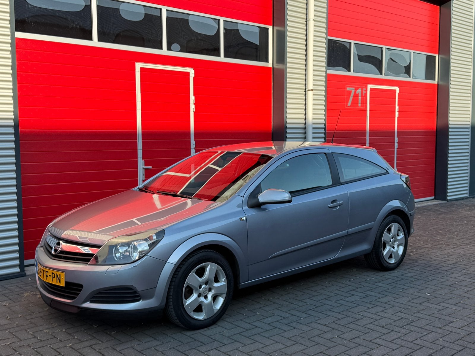 Opel Astra 1.6 16V GTC 2006 Grijs, Auto's, Voorwielaandrijving, 1145 kg, Zwart, 4 cilinders