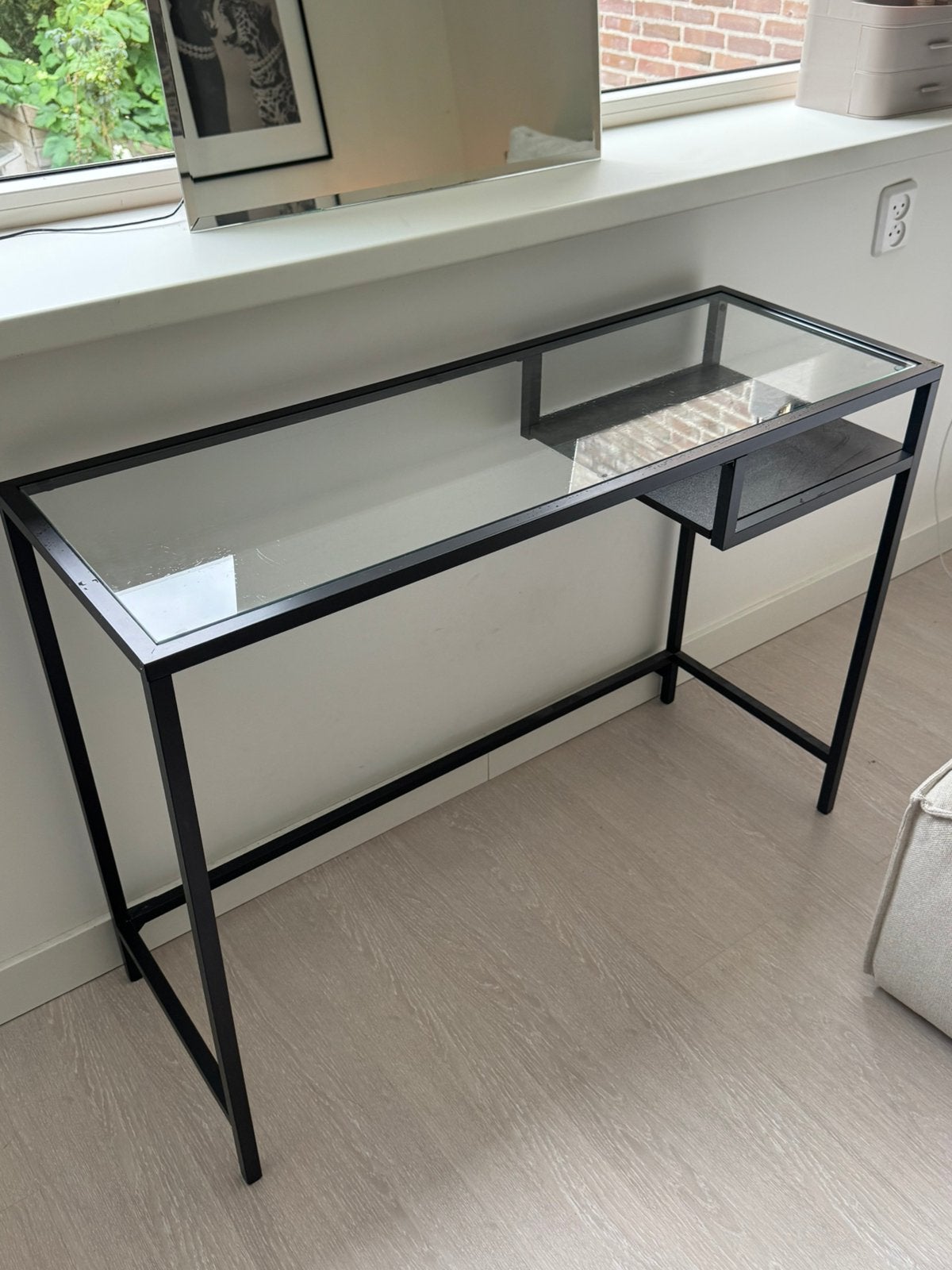 Ikea VITTSJÖ sidetable laptoptafel, Ophalen, 100 tot 150 cm, Zo goed als nieuw, 25 tot 50 cm