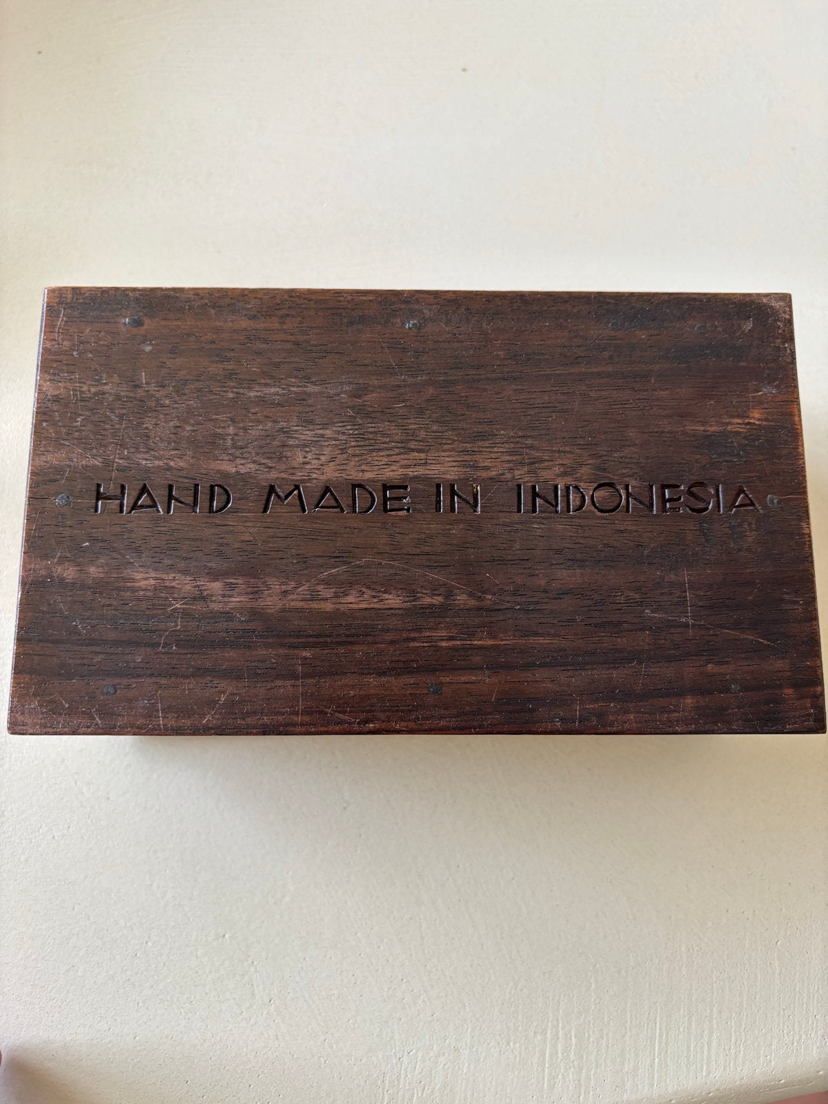 Handgemaakte sigarendoos met 10 Adipati sigaren, Ophalen of Verzenden, Zo goed als nieuw, Tabaksdoos of Verpakking