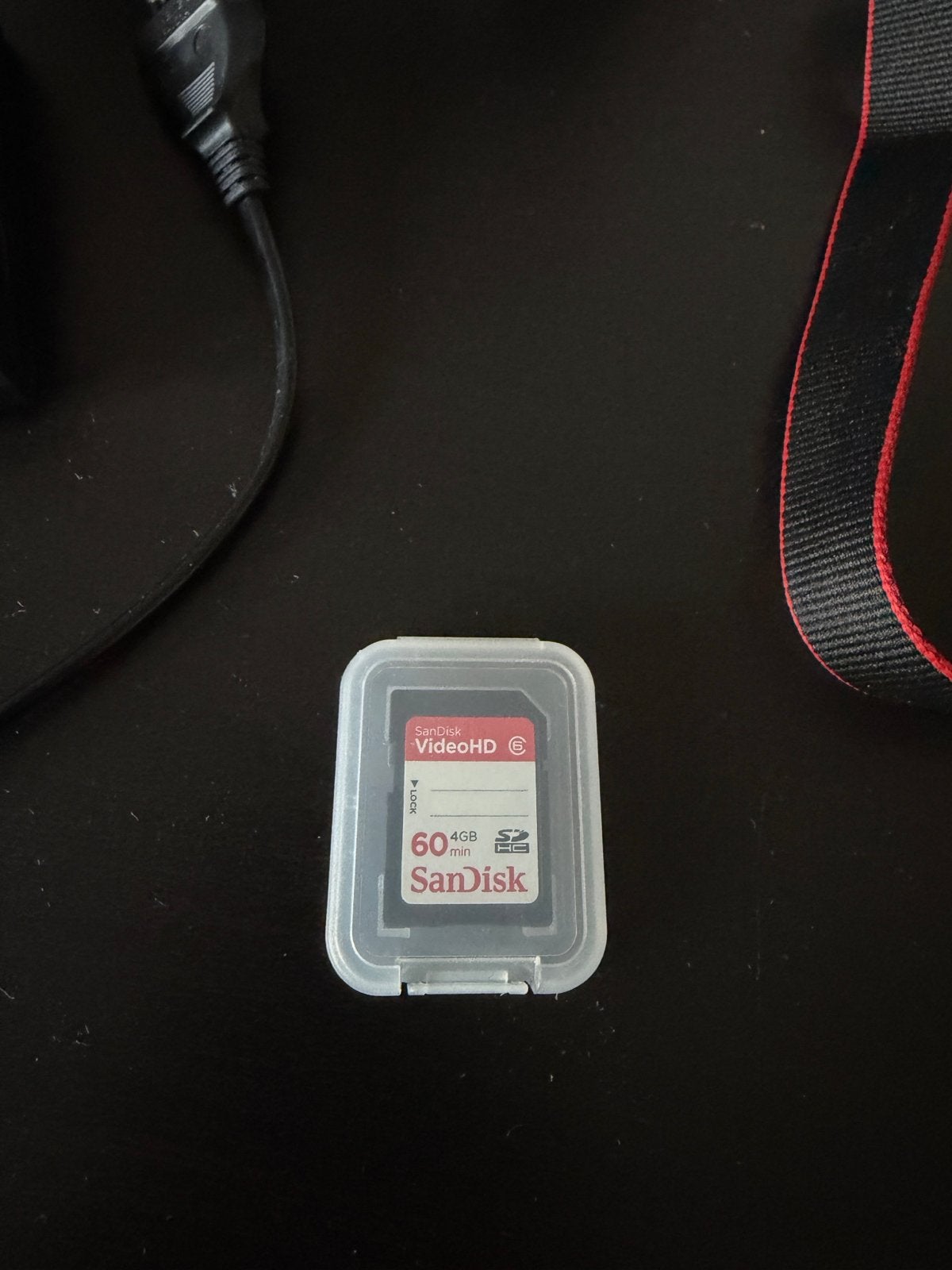 Foto 14 van Canon EOS R100 Systeemcamera met 2 lenzen en accessoires