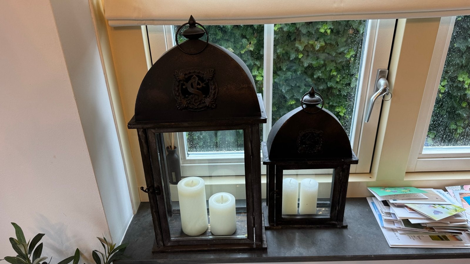 Set van 2 decoratieve lantaarns met kaarsen, Gebruikt, Lantaarn, Zwart, Ophalen of Verzenden