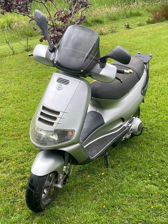 skr lx 125cc, Fietsen en Brommers, Scooters | Piaggio, Ophalen, Zo goed als nieuw, Benzine, Overige modellen