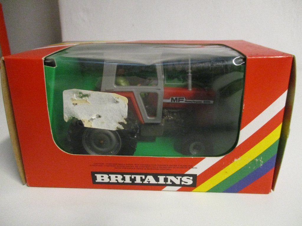 Britains Massey Ferguson 595 met dubbele wielen, Hobby en Vrije tijd, Ophalen of Verzenden, Zo goed als nieuw, Tractor of Landbouw