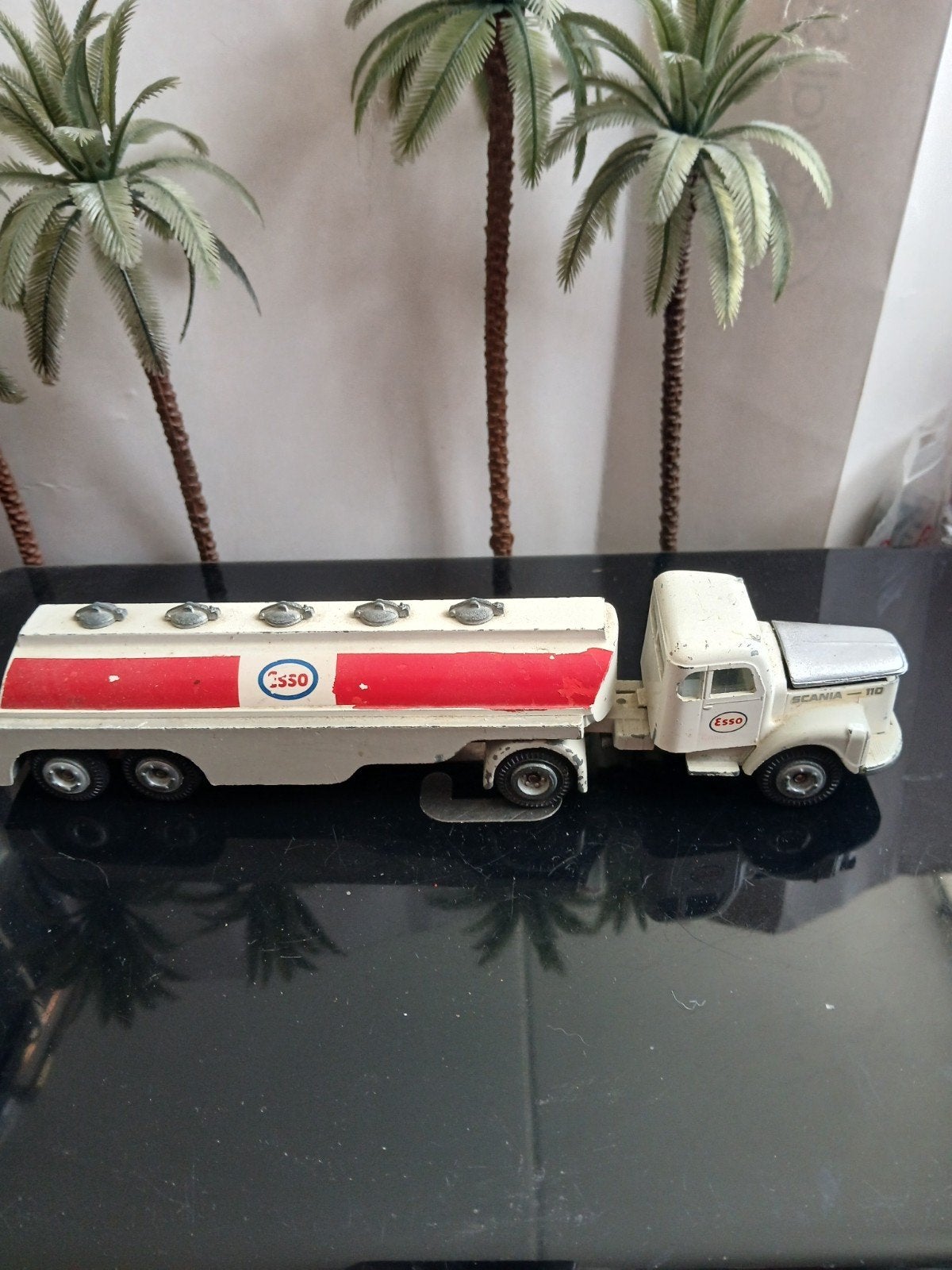 Scania 110 tankwagen ESSO. Tekno Denmark 434 , opknapper, Ophalen of Verzenden, Gebruikt, Bus of Vrachtwagen