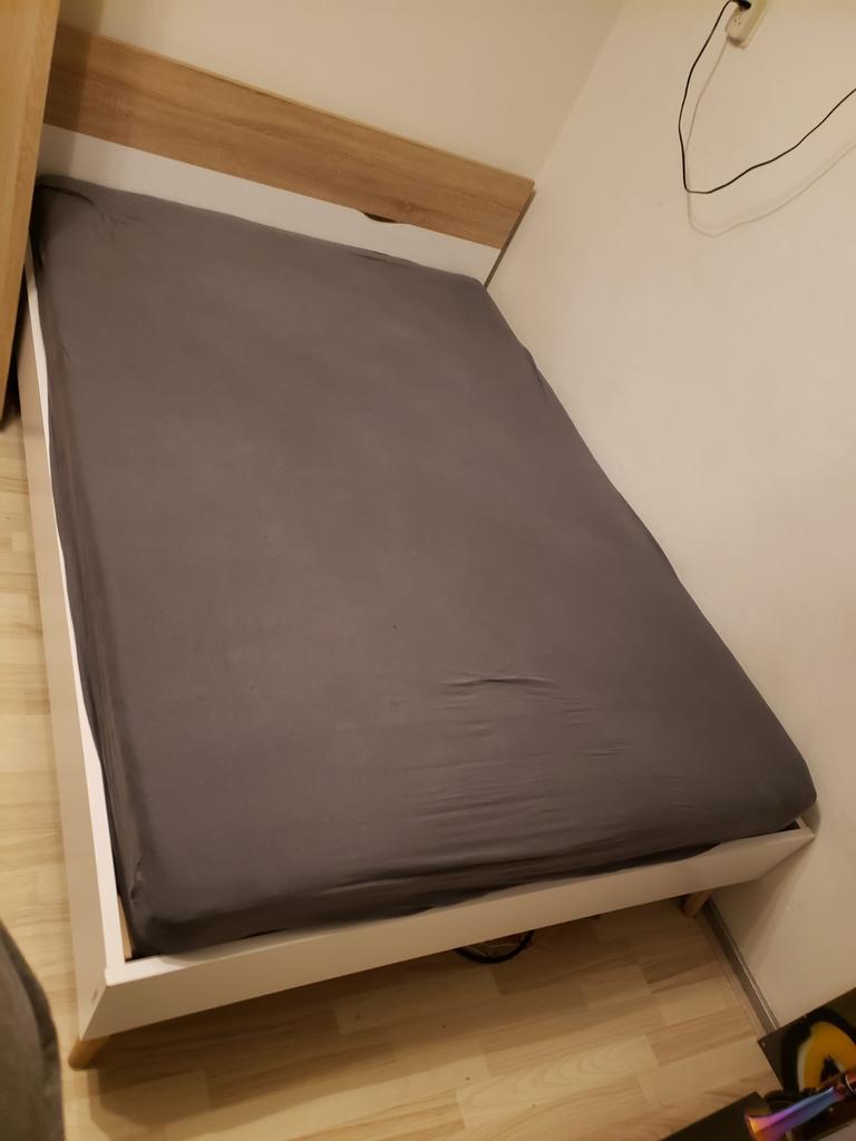 Tweepersoons bed met matras  + bijbehorend hoekbureau, Ophalen, Wit, Tweepersoons, 140 cm