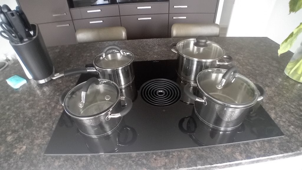 Set van 4 SOLA pannen., Ophalen, Gebruikt, Pannenset, Rvs