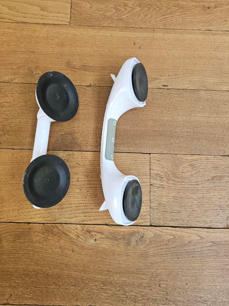 2 Stuks ,badgrepen met zuignap, Ophalen of Verzenden