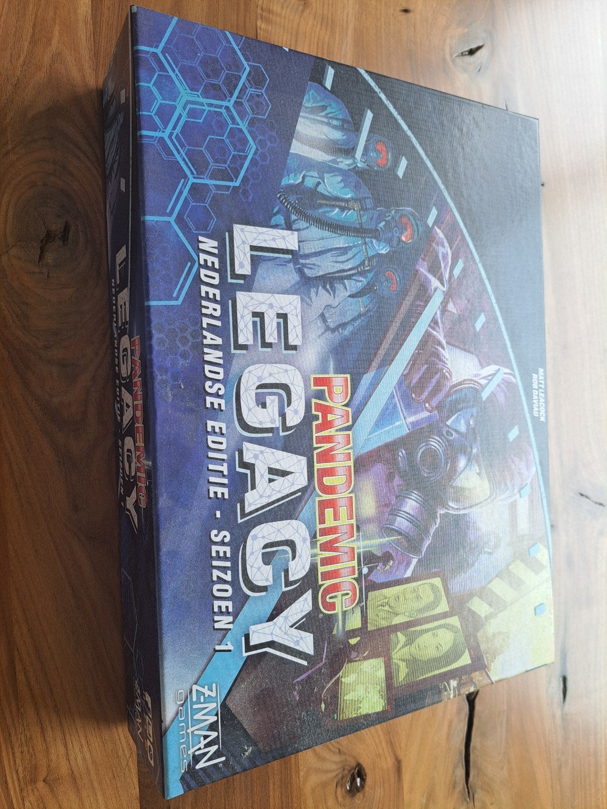 Pandemic Legacy Seizoen 1 - Nederlands, Een of twee spelers, Ophalen of Verzenden, Gebruikt, Z-Man Games