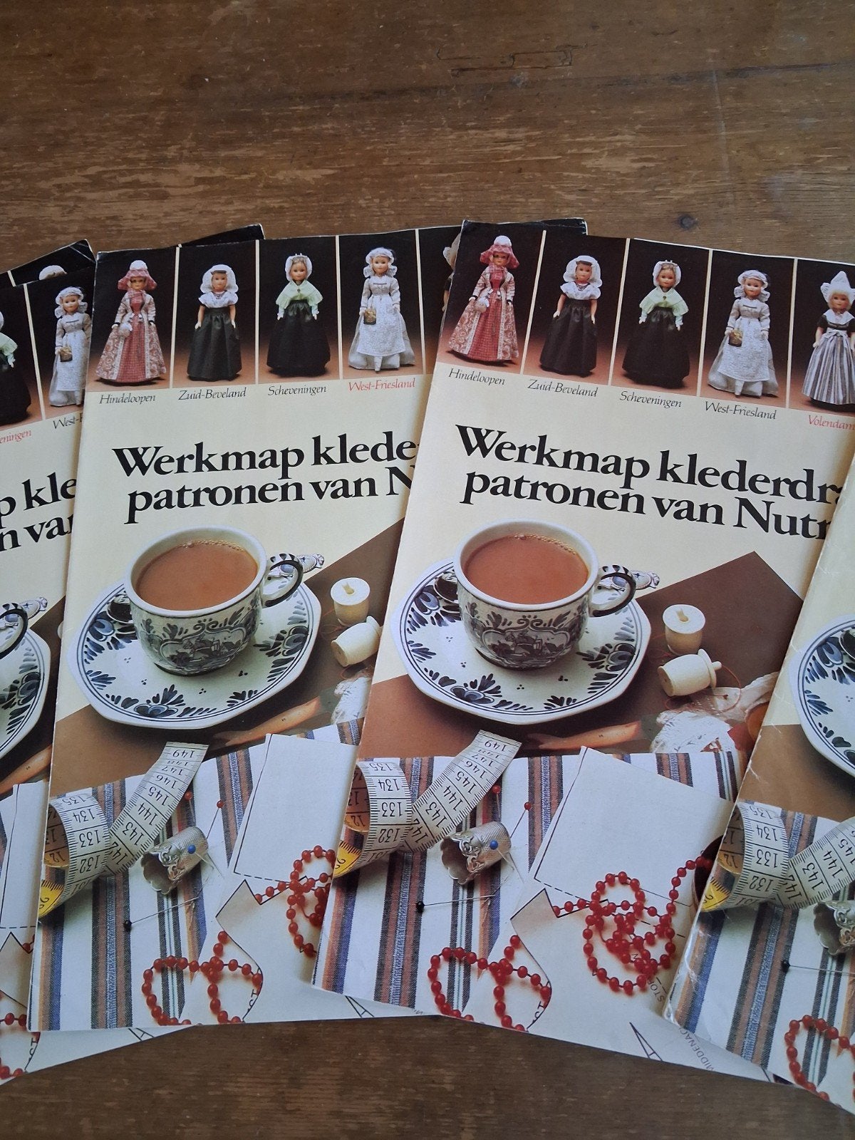 Klederdracht patronen. werkmap Nuttricia. 6 stuks., Ophalen of Verzenden, Zo goed als nieuw, Overige typen