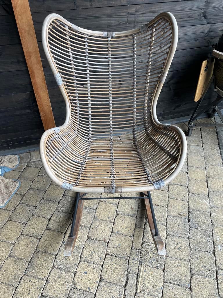 Rotan schommelstoel - Comfortabel en stijlvol, Gebruikt, Bruin, Riet of Rotan, Ophalen of Verzenden