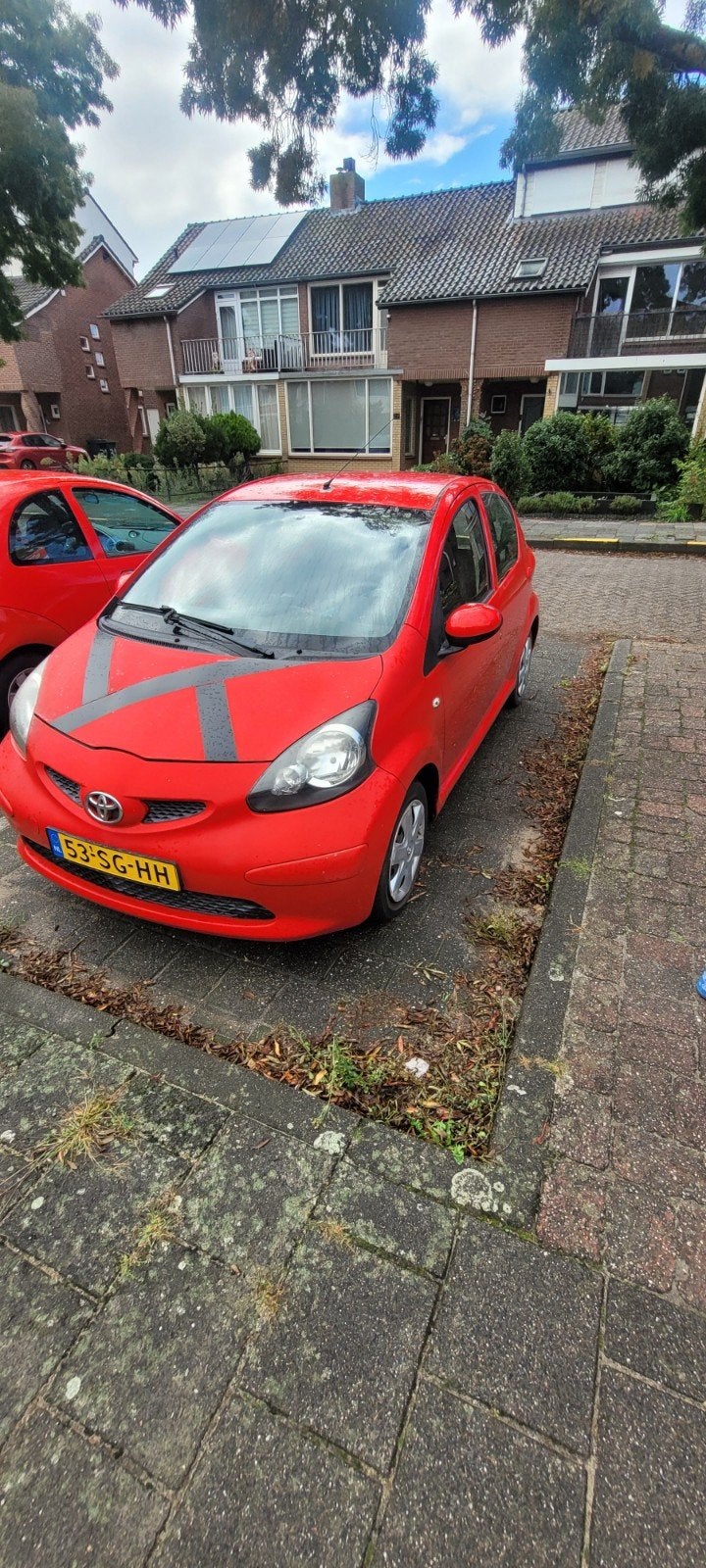 Toyota Aygo 1.0 12V Vvt-i 5DRS 2006 Rood