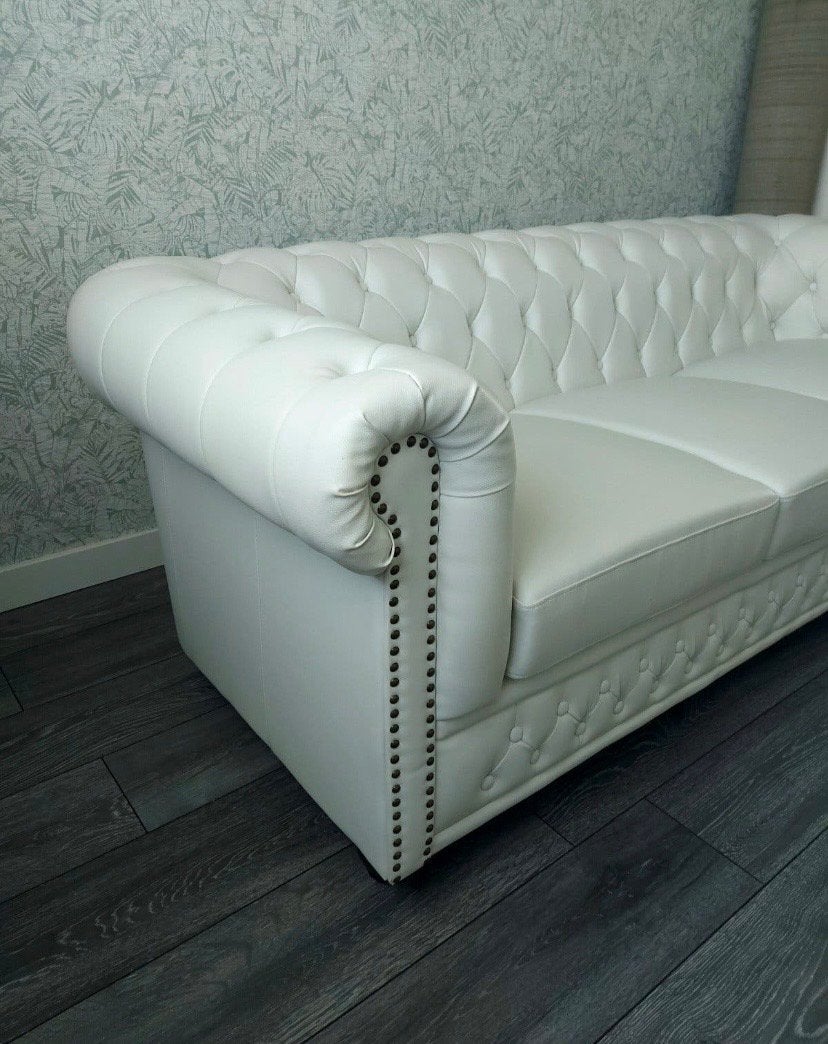 Witte Chesterfield 3-zitsbank - Gebruikt kunstleer, Kunststof, Gebruikt, Driepersoons, Ophalen of Verzenden