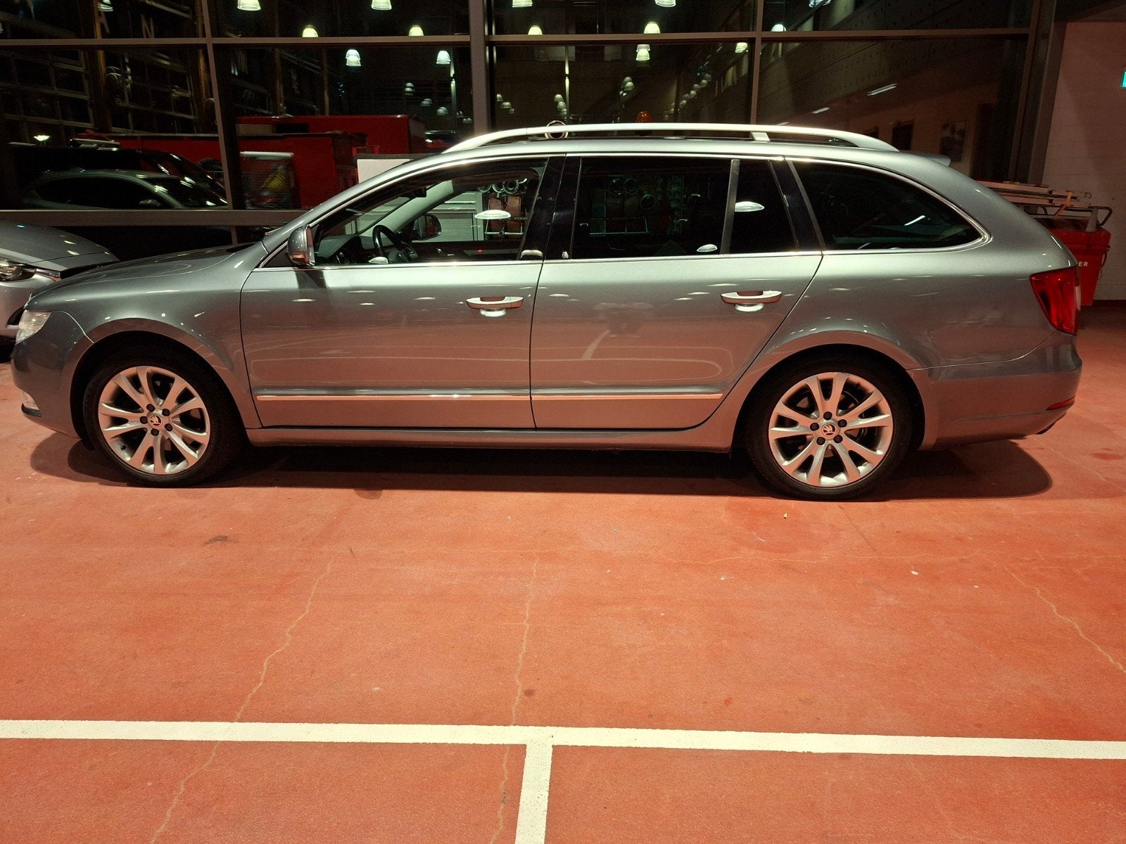 Skoda Superb 1.8 TSI 118KW Combi 4X4 2010 Grijs, Auto's, 4 cilinders, 160 pk, Origineel Nederlands, Handgeschakeld