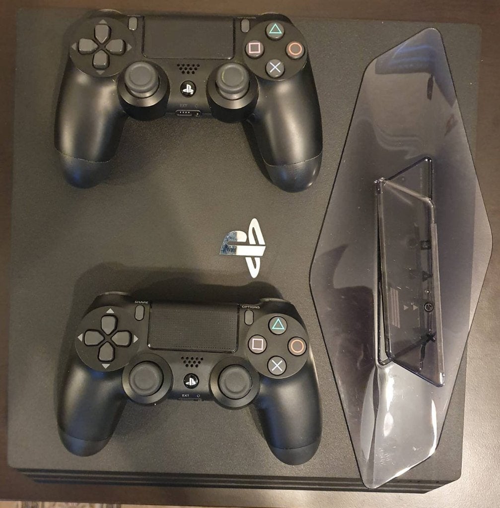 Playstation 4 PRO (1TB) met 2 controllers, Spelcomputers en Games, Spelcomputers | Sony PlayStation 4, Met 2 controllers, Ophalen of Verzenden