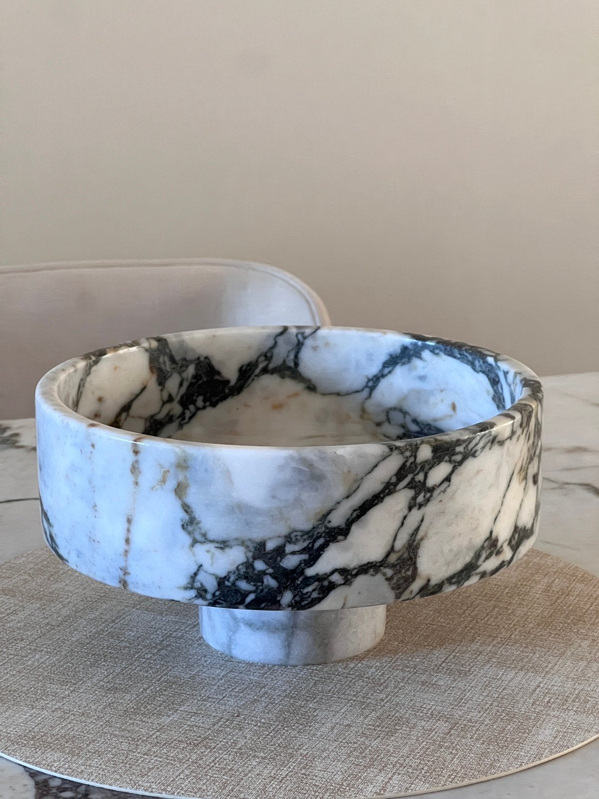 Luxe Calacatta Viola marmeren schaal op voet, Huis en Inrichting, Woonaccessoires | Schalen en Manden, Op voet, Schaal, Rond, Nieuw