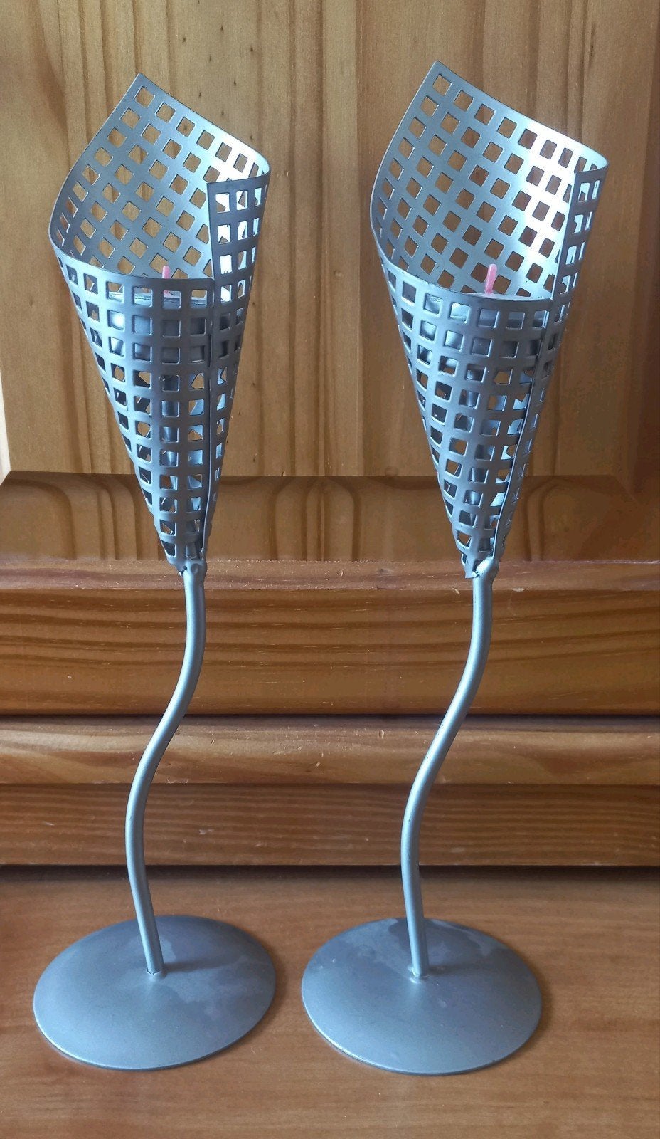 2 Vintage Postmoderne Kandelaars – Jaren 80 Memphis Stijl, Huis en Inrichting, 31 cm, Gebruikt, Overige merken, Ophalen of Verzenden