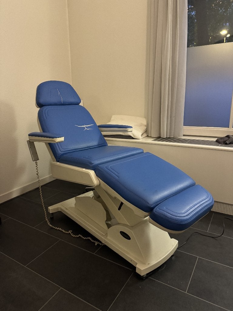 Elektrische behandelstoel schoonheidssalon 3 motoren, Sport en Fitness, Massageproducten, Ophalen, Massagetafel