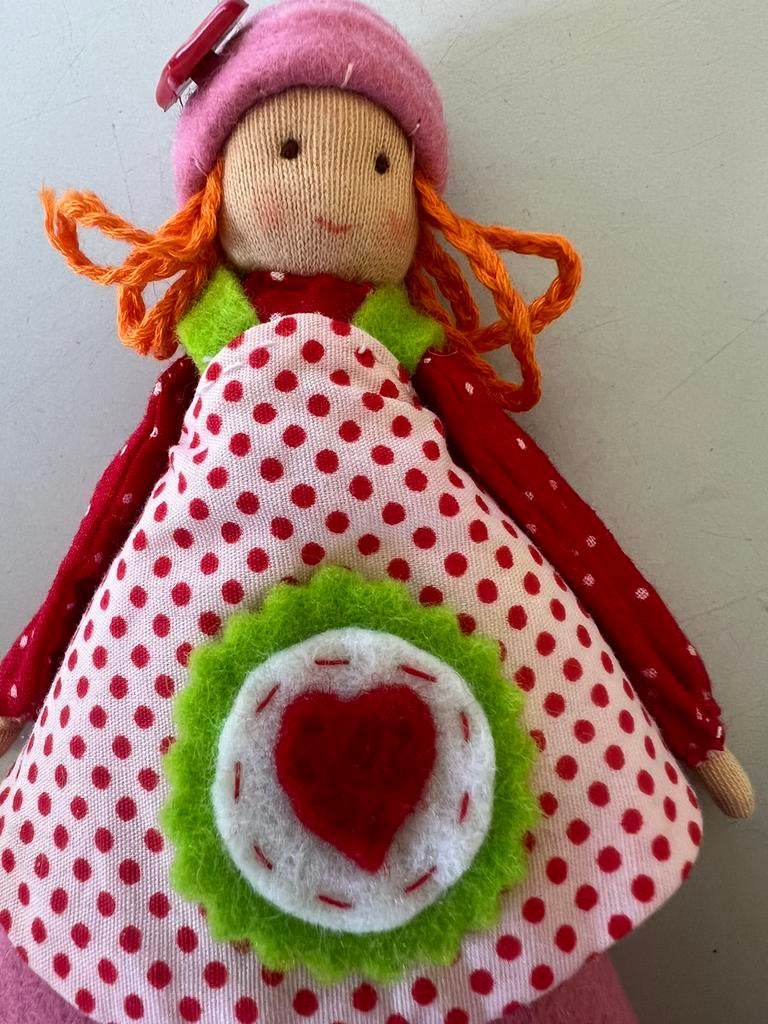 Lief meisje 15 cm. Hoog, Hobby en Vrije tijd, Vilt, Ophalen of Verzenden, Nieuw, Figuurtje(s), Wolvilt