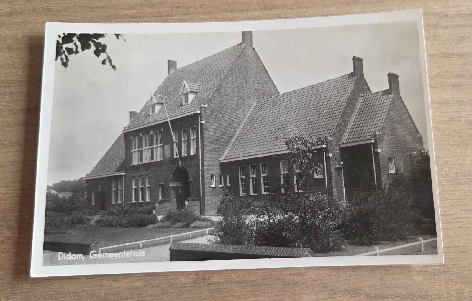Oude ansichtkaart Didam, Gemeentehuis - Gelopen, Verzamelen, Ansichtkaarten | Nederland, Ophalen of Verzenden, 1920 tot 1940, Gelopen