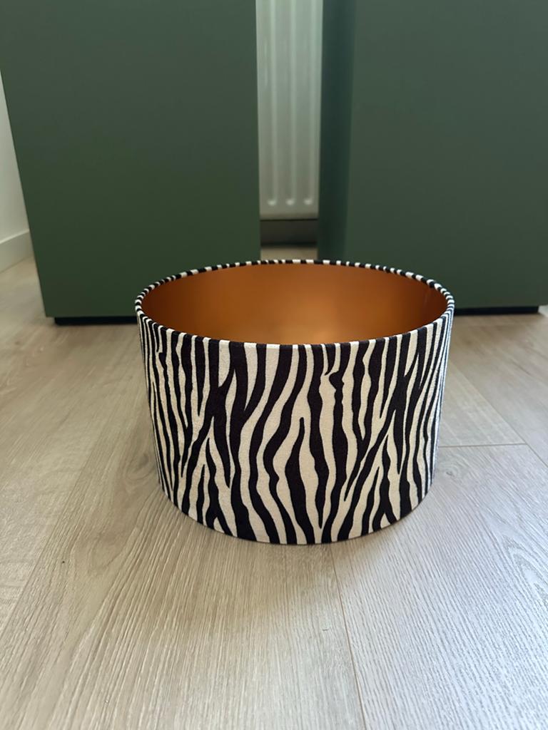 Zebraprint lampenkap - Rond, zwart/wit met goudkleurige binn, Huis en Inrichting, Lampen | Lampenkappen, Ophalen, Wit, Rond, Zo goed als nieuw