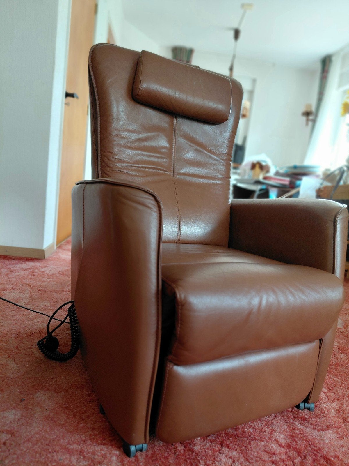 Elektrische Prominent relaxstoel met sta-op functie, Ophalen, Zo goed als nieuw, Bruin, Eén