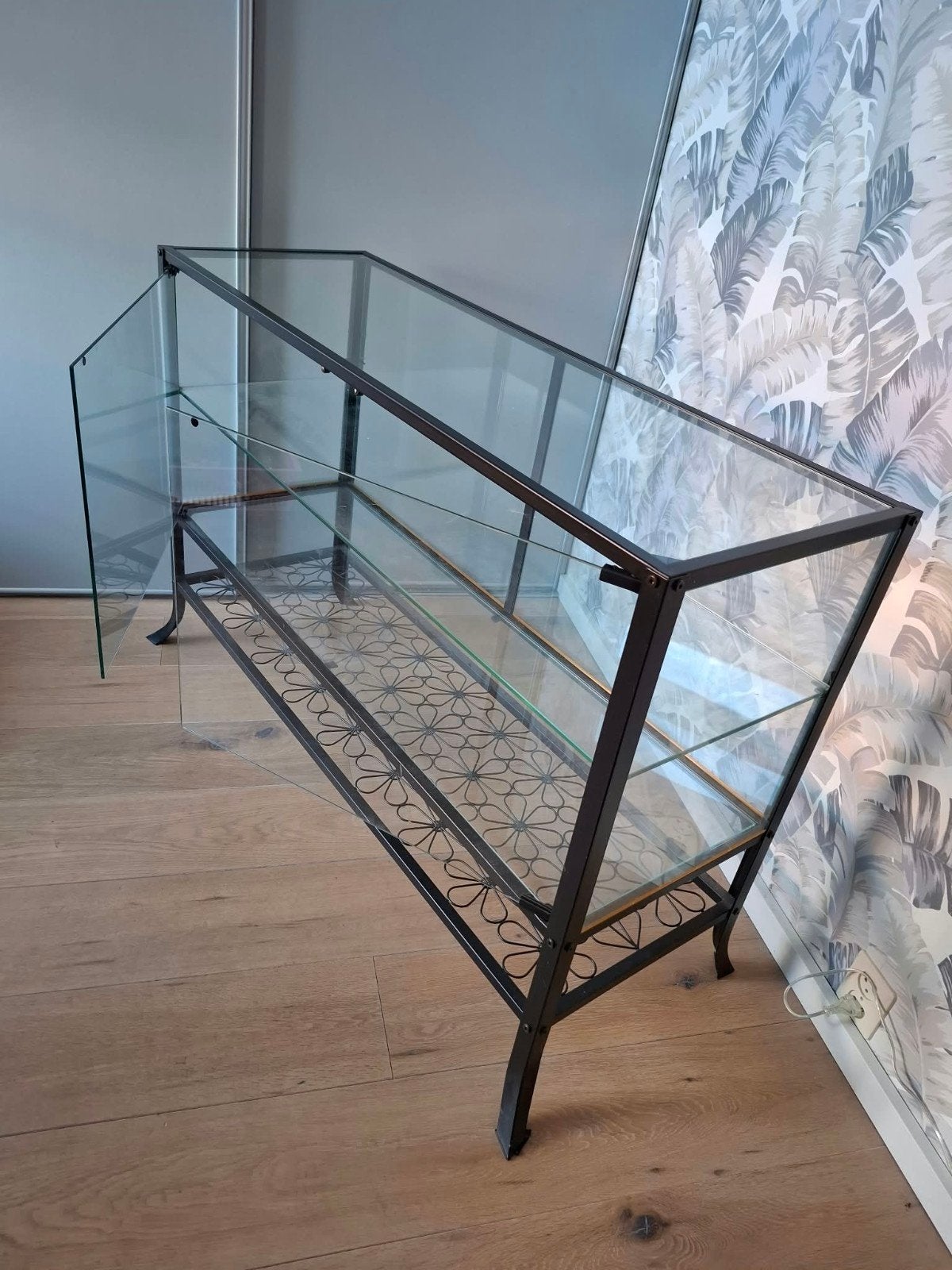 Glazen vitrinekastje (IKEA) met glazen schap, Ophalen, Met plank(en), Gebruikt, 100 tot 150 cm