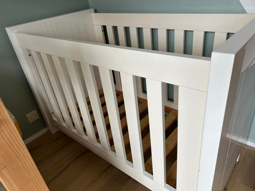 Ledikant wit, evt incl. Matrasje/hoeslakens, Kinderen en Baby's, Babywiegjes en Ledikanten, Ophalen, Gebruikt, Ledikant