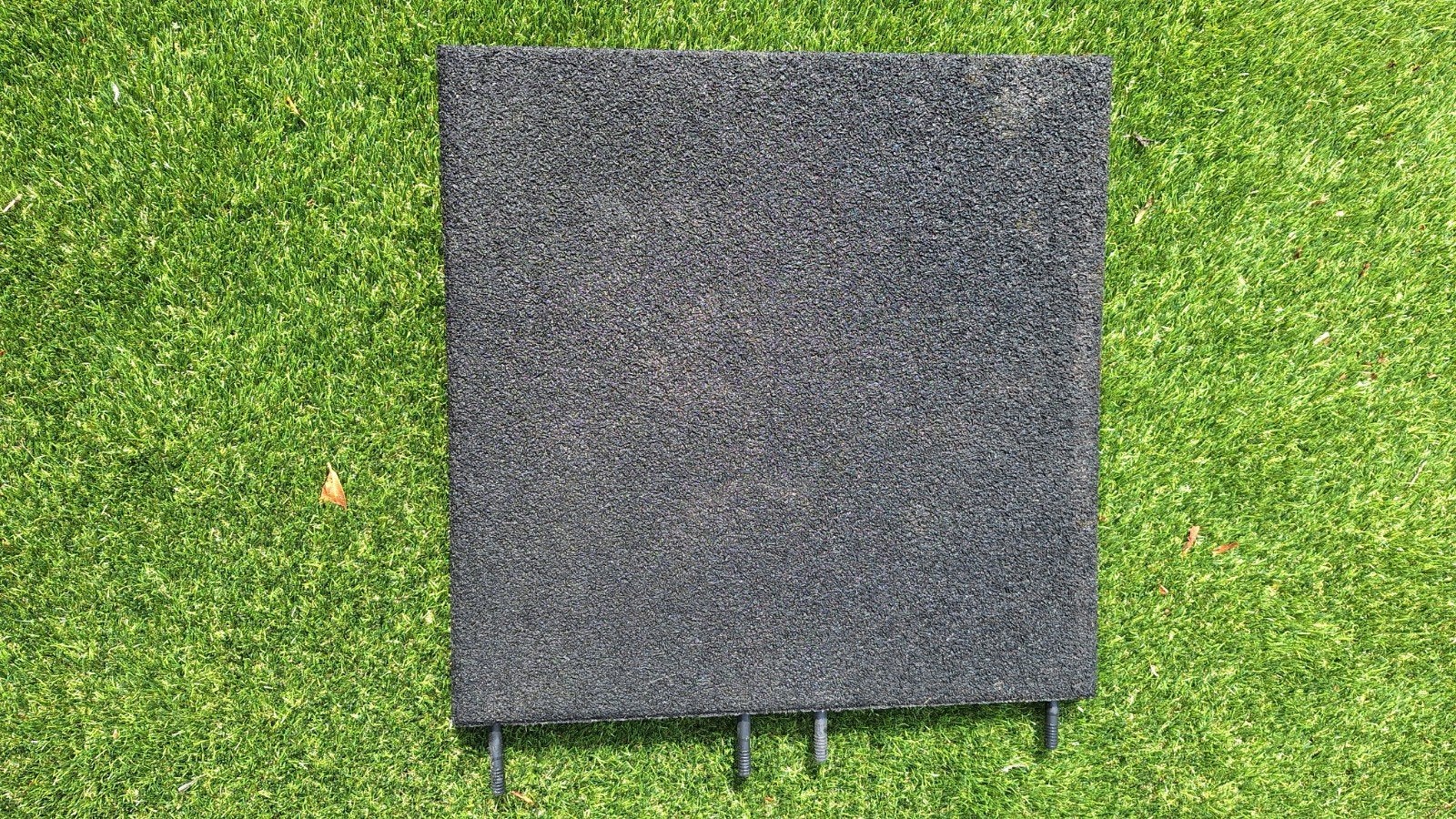 Rubberen tegels 50x50x4 cm (25 m2) met verbindingspennen, Ophalen, Gebruikt, Overige typen, Rubber