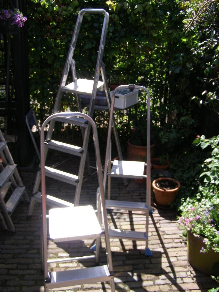 2x trapje aluminium 3 treeds merk:  Blokker en Gamma, Doe-het-zelf en Verbouw, Ladders en Trappen, Ophalen, Trap, Zo goed als nieuw
