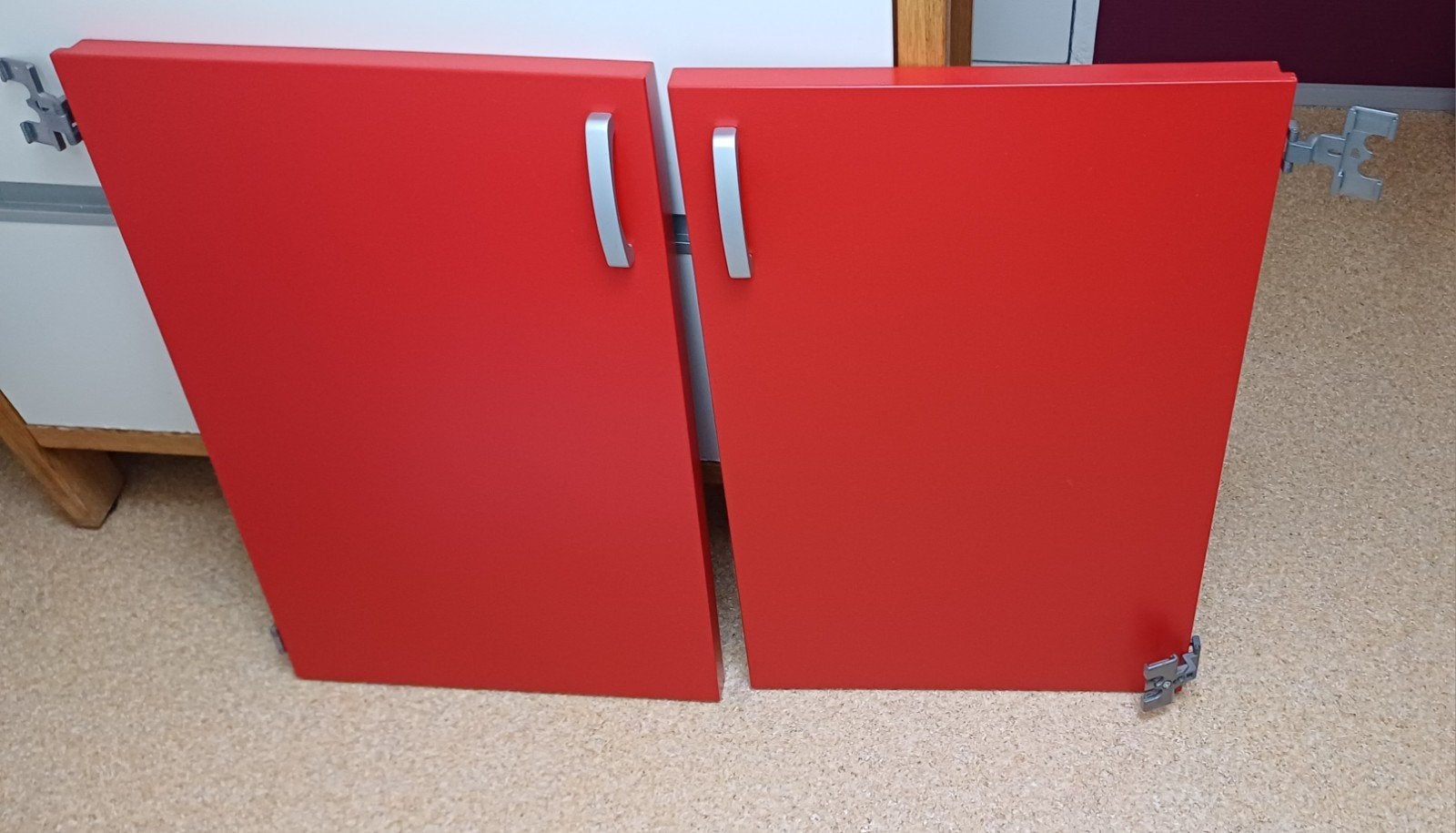 Lundia kastdeurtjes rood 80x60 cm met scharnieren, Ophalen, Zo goed als nieuw