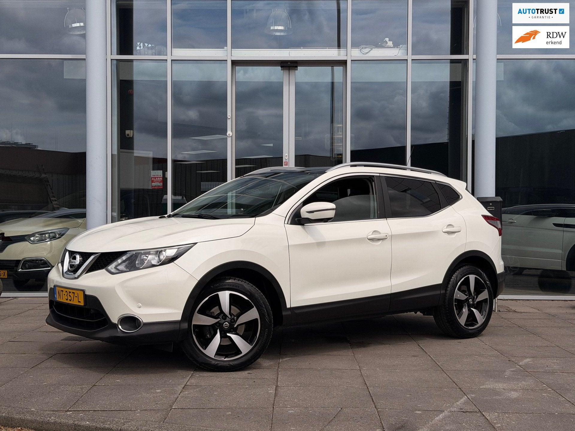 Nissan Qashqai 1.2 Tekna|360Camera|Pano|Trekhaak, Auto's, Voorwielaandrijving, Gebruikt, 4 cilinders, Met garantie (alle)