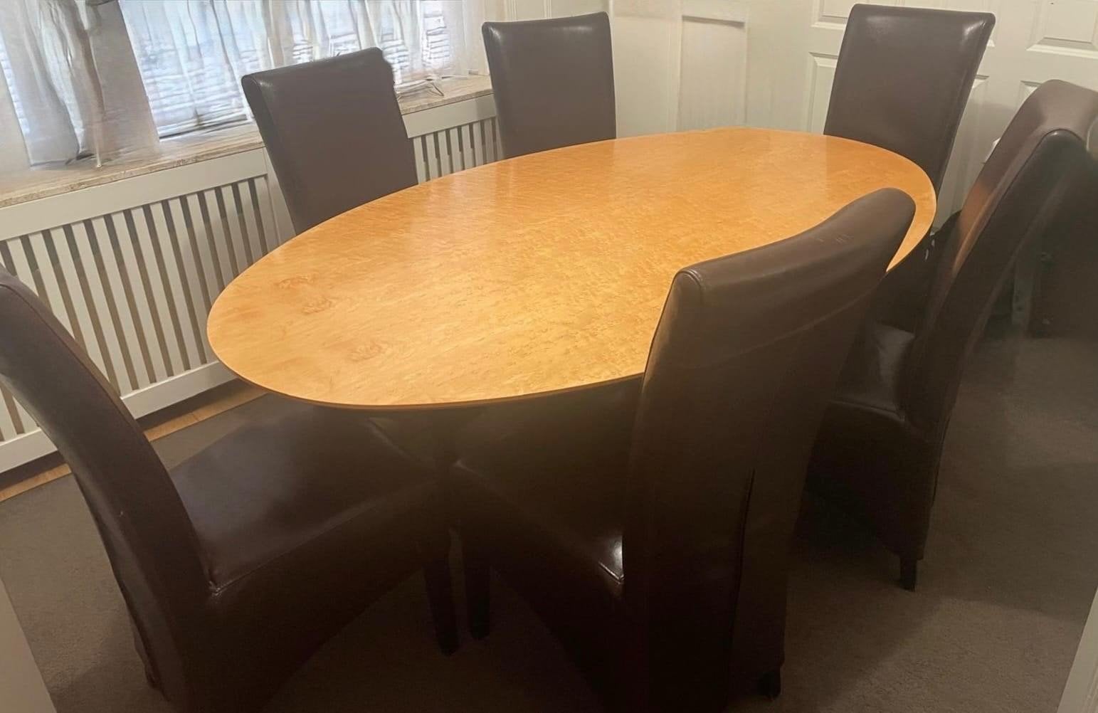 Ovale eettafel met 6 stoelen - Hout en leer, Huis en Inrichting, Ophalen, Gebruikt, 100 tot 150 cm, Overige houtsoorten