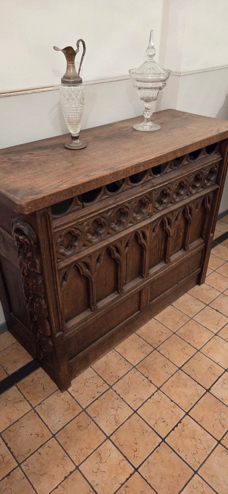 Antiek eiken dressoir met gotisch houtsnijwerk, Antiek en Kunst, Ophalen