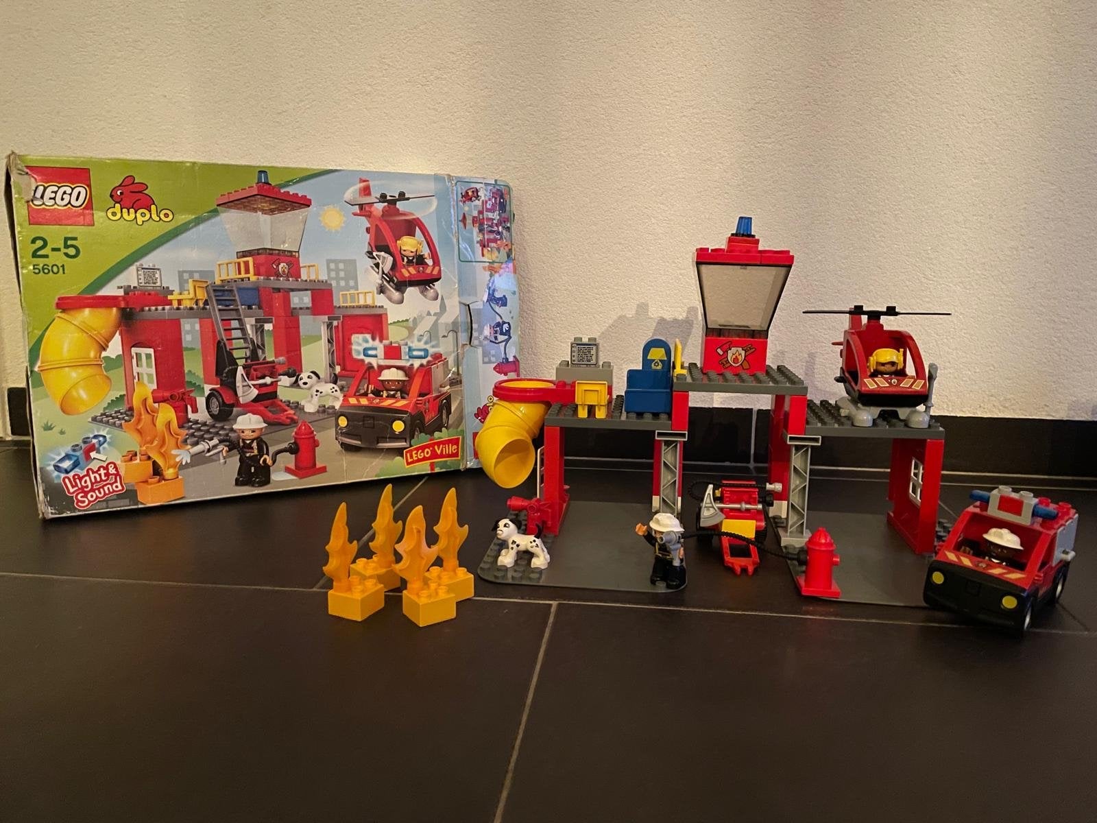 Duplo LEGO Ville Brandweerkazerne 5601 met veel extra's, Kinderen en Baby's, Speelgoed | Duplo en Lego, Gebruikt, Inclusief extra onderdelen