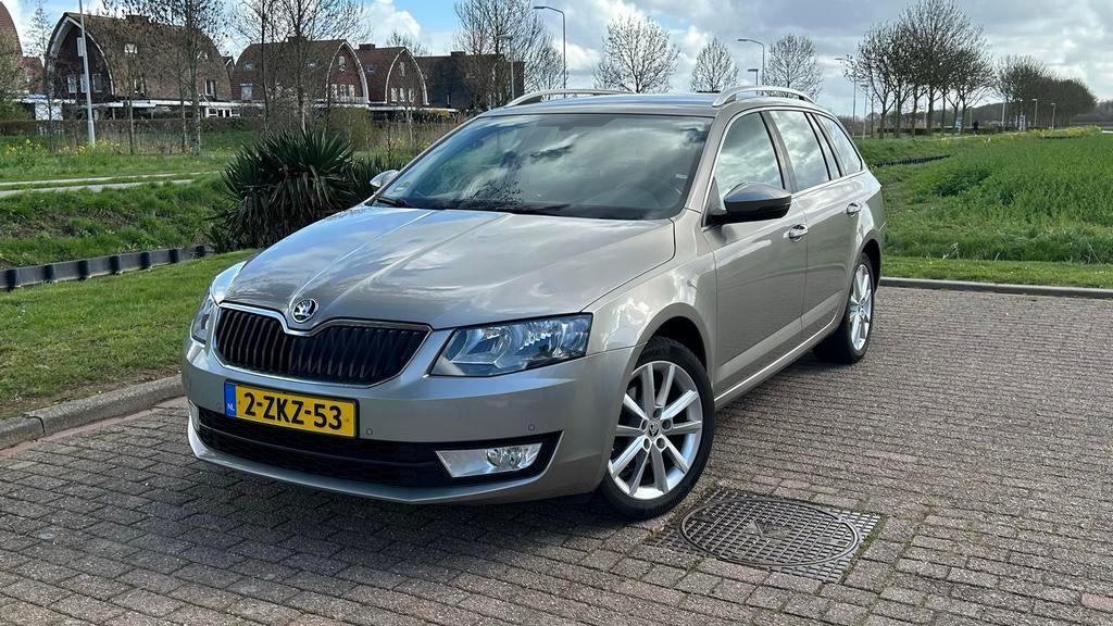Octavia Combi 1.4TSI Business G-tec CNG Trekh AARDGAS=ZUINIG, Auto's, Voorwielaandrijving, 4 cilinders, Leder en Stof, Origineel Nederlands