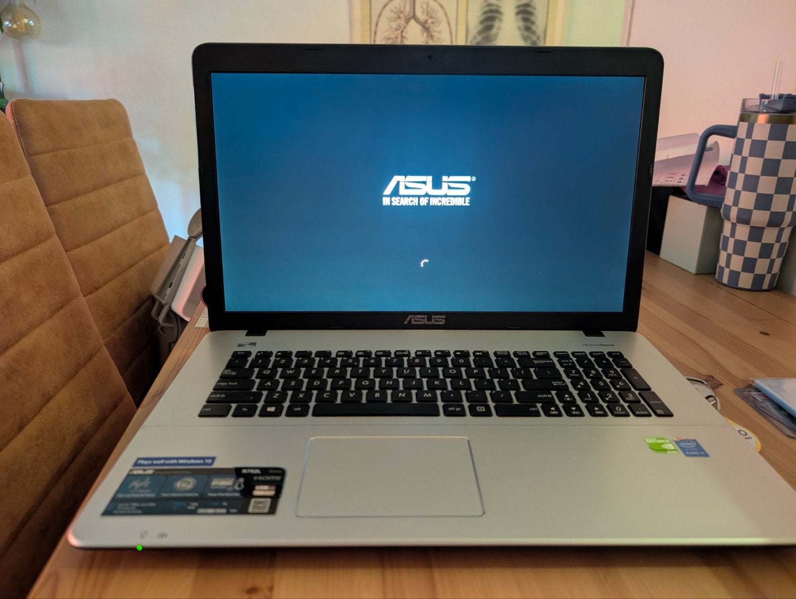 ASUS R752L Laptop - Gereset en in Nieuwstaat, 1TB HDD, 2 tot 3 Ghz, Qwerty, 8 GB