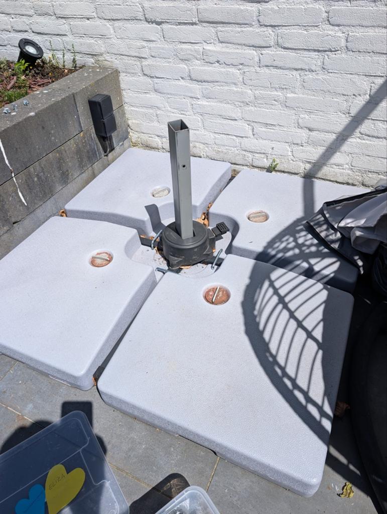 Parasolvoet tegels - stevige basis voor uw parasol, Ophalen of Verzenden, Gebruikt, 1 tot 2 meter, Parasolvoet